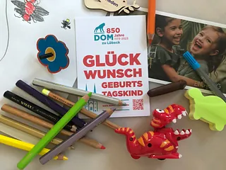 Symbolbild zur Unterseite für Besucher: zeigt Glückwunschkarte, Kinderkirche